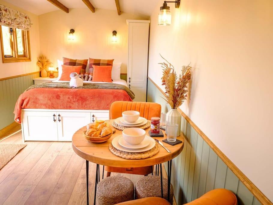 Lintmill Lodges - Heather Shepherds Hut Sorn Eksteriør billede