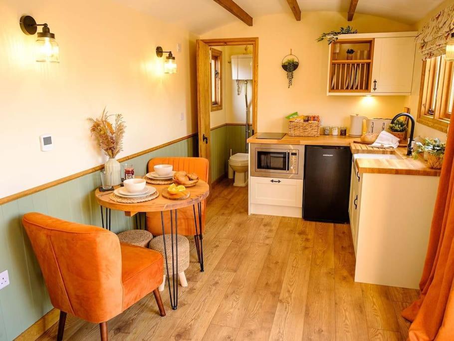 Lintmill Lodges - Heather Shepherds Hut Sorn Eksteriør billede
